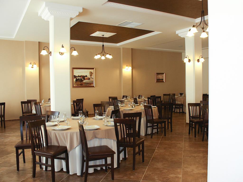 Hotel Dusan Si Fiul Resita Nord ภายนอก รูปภาพ