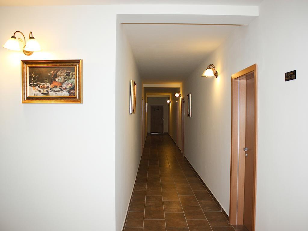 Hotel Dusan Si Fiul Resita Nord ภายนอก รูปภาพ